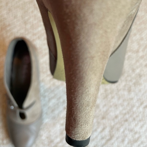 Bella Vita Taupe on Taupe Heeled Shootie - Picture 5 of 7